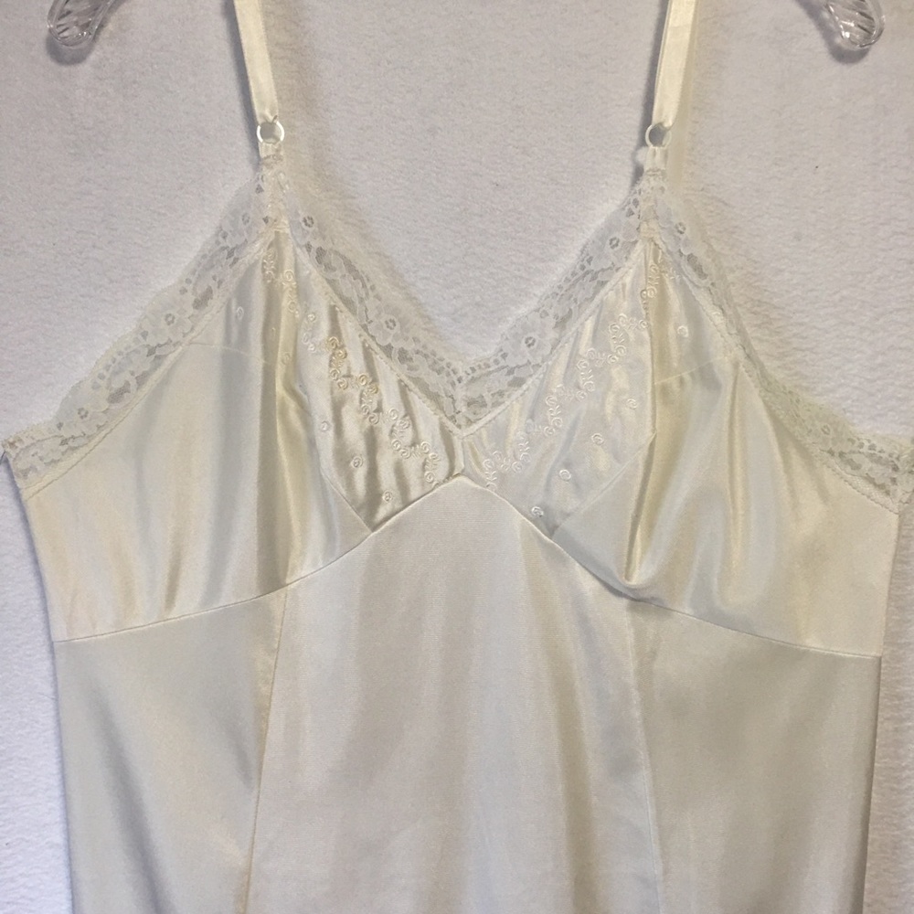 Vintage Sears Cream Lace Trim Full Slip Dress Size 42 EMB with lace EUC - Picture 3 of 7